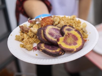 Un plato de migas con zanahoria 'morá'.