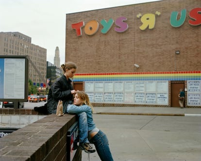 'Toys R Us' (1998), imagen incluida en el fotolibro 'Girl Pictures'.