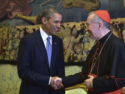 O secret&aacute;rio do Vaticano, Pietro Parolin, cumprimenta Obama. 