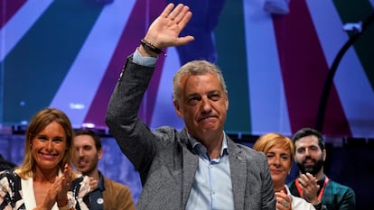 Ínigo Urkullu, durante la celebración del resultado este domingo.