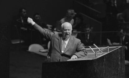 El primer ministro soviético, Nikita Jrushchov, se dirige a las Naciones Unidas el 12 de octubre de 1960.