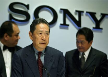 El directivo de Sony Nobuyuki, con semblante serio durante la rueda de prensa ofrecida en Tokio.