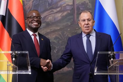 Serguéi Lavrov y Amon Murwira