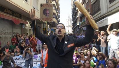 Protesta contra la investidura de Camps en 2011 cerca de las Cortes Valencianas.