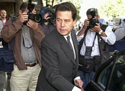 El ex secretario de Estado de Hacienda, Enrique Giménez-Reyna, a su salida de la Audiencia Nacional.