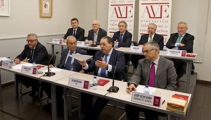 Acto convocado por la Asociaci&oacute;n Valenciana de Empresarios (AVE) en la que expresaron su indignaci&oacute;n sobre el corredor mediterr&aacute;neo.