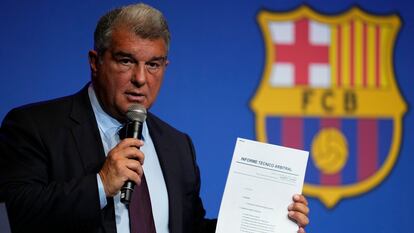 El presidente del FC Barcelona, Joan Laporta, durante la comparecencia de abril para dar explicaciones sobre el 'caso Negreira'.