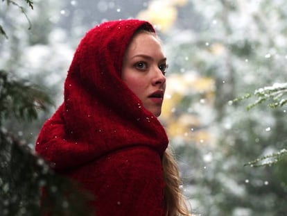 Amanda Seyfried en un fotograma de la pel·lícula 'Caputxeta vermella', de Catherine Hardwicke.