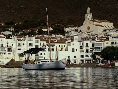 La Bellamar és un veler llatí de fusta construït l'any 1931 a Cadaqués per Joan Nadal, i restaurat per Quico Despuig l'any 1993.