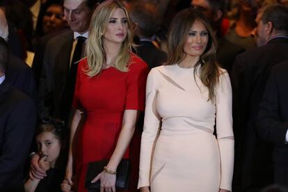 Ivanka e, à direita, Melania Trump, em um ato de campanha em abril, em Nova York.