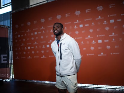 Frances Tiafoe posa en las instalaciones de la Caja Mágica de Madrid.