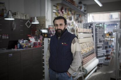 Marco Stentella, dueño de una ferretería del centro de la ciudad de Terni (Italia), extrabajador de la planta química de la ciudad.