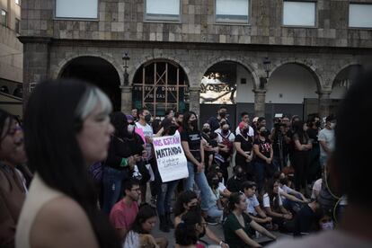 Mujeres protestan en la Plaza de Armas de Guadalajara, Jalisco.