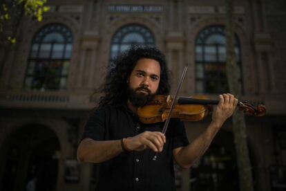 El violinista del Liceu Raúl Suárez. 
