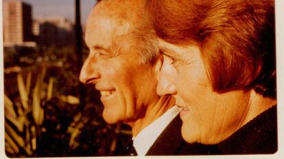 La fundadora de Politea, Jorgina Gil-Delgado, y su esposo, el político Joaquín Satrústegui.