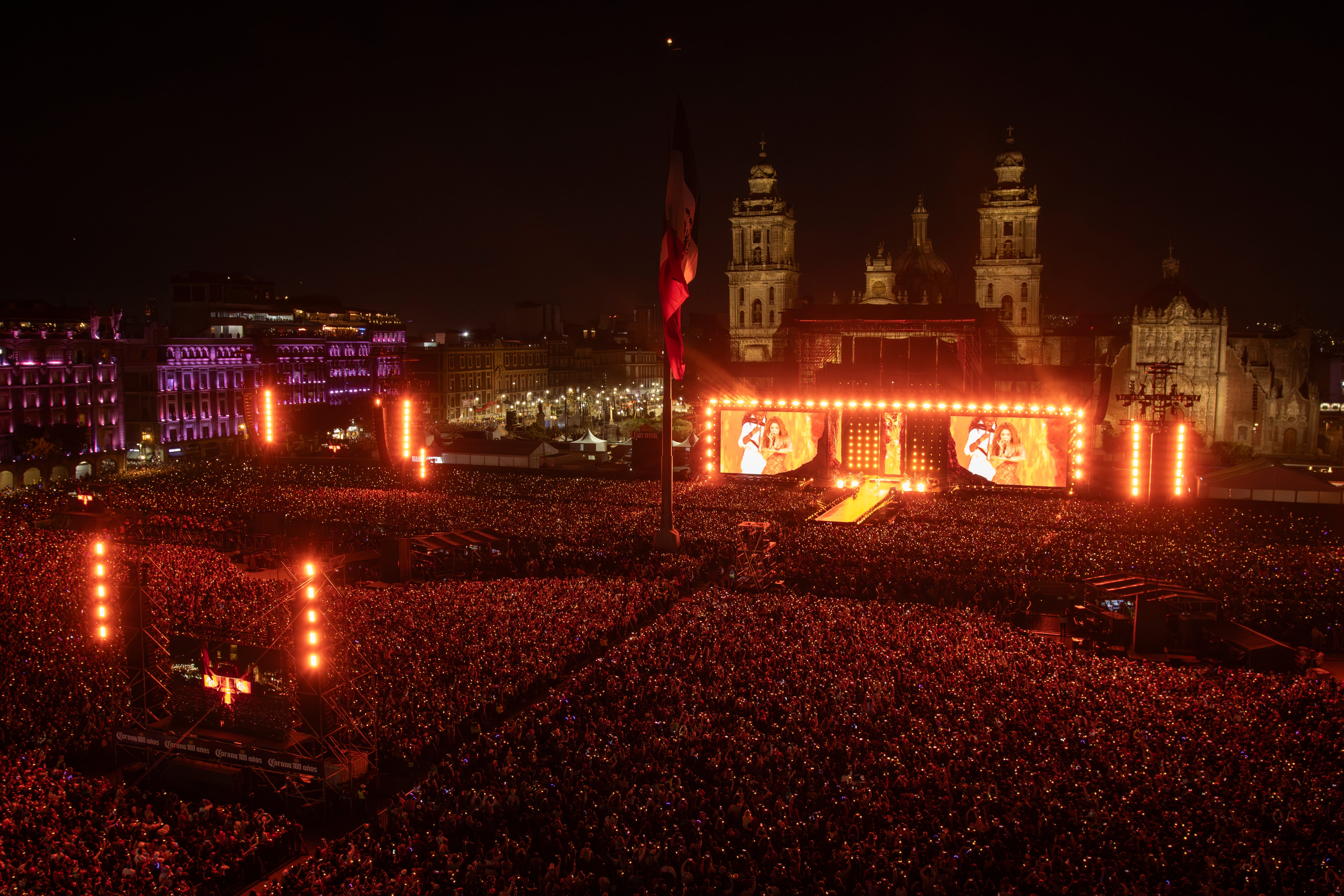 Vista panorámica del concierto de Shakira en el Zócalo de la Ciudad de México, el 1 de marzo de 2026.