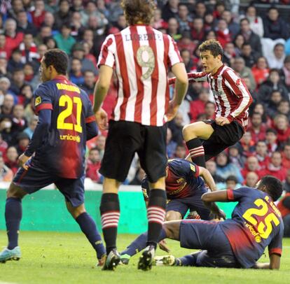 Ander Herrera marca el empate a dos contra el FC Barcelona.