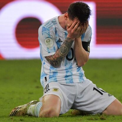 Messi llora de felicidad tras el fin del partido. El 10, a los 34 años, se hace así con su primer gran título con Argentina. Un Maracanazo, aunque con solo 8.000 espectadores en las gradas.