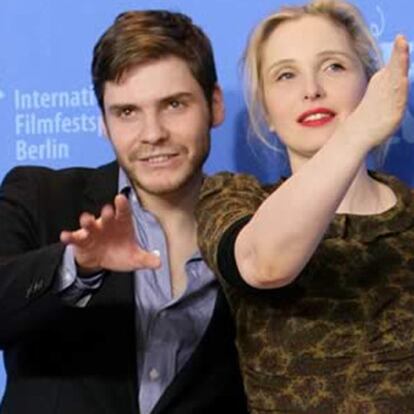 Juli Delphy y Daniel Brühl, protagonistas de 'Dos días en París'