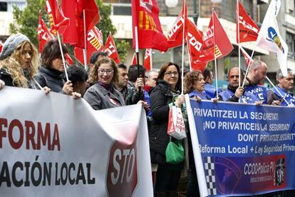 Protesta de los sindicatos frente a la Delegación del Gobierno en Valencia.