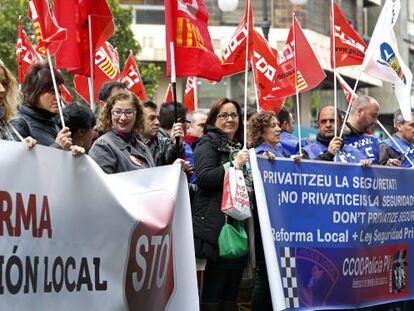 Protesta de los sindicatos frente a la Delegación del Gobierno en Valencia.