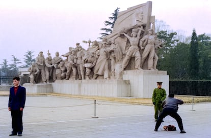 El mausoleo de Mao Zedong, en la plaza de Tiananmen, en 1995.