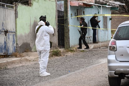 Police and forensic experts work at the site of the murder of Jorge Monreal Martínez in Fresnillo (Zacatecas State) on February 10.