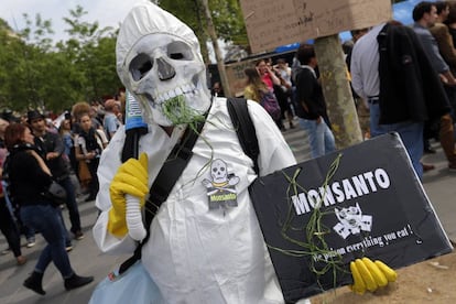 Manifestação contra a Monsanto em Paris no sábado.