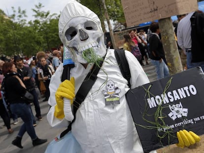 Manifestação contra a Monsanto em Paris no sábado.