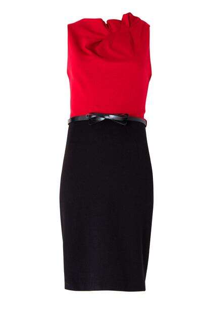 La última noche del año se viste de rojo y negro. Este vestido de Mango es perfecto para las cenas familiares. Cuesta 39,95 euros. 