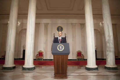 El presidente estadounidense, Barack Obama, durante su discurso anoche sobre la situación de Egipto tras anunciar Mubarak que no abandona el poder.