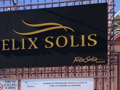 Los viticultores denuncian a Félix Solís y García Carrión por comprar la uva por debajo de coste