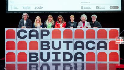 Los organizadores de la iniciativa 'Cap butaca buida" en la presentación en el Teatre Romea, este lunes.