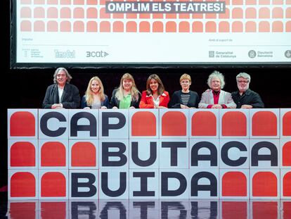 Los organizadores de la iniciativa 'Cap butaca buida" en la presentación en el Teatre Romea, este lunes.