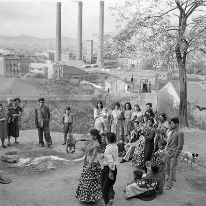 <i>La Chunga con fábrica detrás,</i> en Montjuïc (Barcelona, 1955).