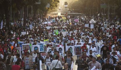 Una manifestación en el DF por los 43 desaparecidos.