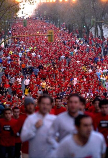 Cientos de personas participan en la carrera popular, que cumplió ayer 40 años.