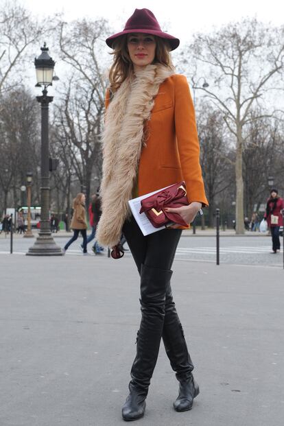 street style aprende a llevar los sombreros como las parisinas