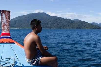 Los Urak Lawoi son una tribu social y culturalmente diferenciada, de la misma familia que los Chao Lay. En Tailandia sufren la presión de las autoridades y de los hombres de negocios que buscan hacerse con la poca tierra que poseen.