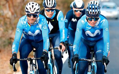 Alejandro Valverde, junto a Enric Mas, en un entrenamiento del equipo Movistar hace 15 días en Almería