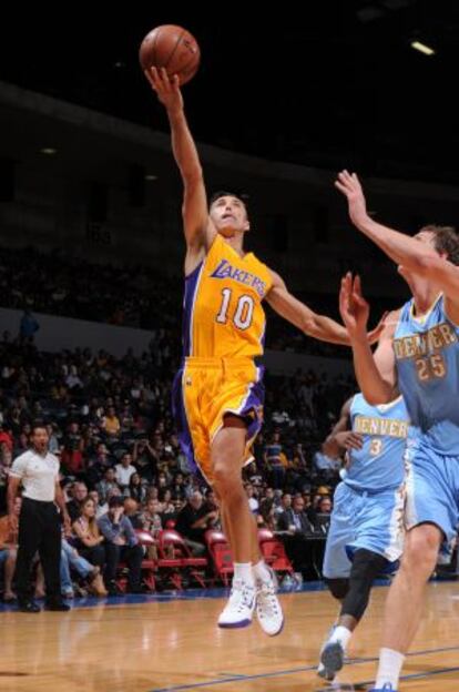 Nash en un partido de los Lakers con Denver.