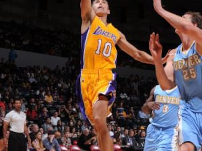 Nash en un partido de los Lakers con Denver.