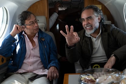 El candidato presidencial de Colombia, Gustavo Petro y su jefe de campaña Armando Benedetti, durante una visita de campaña a Ciénaga de oro, Colombia, El 23 de abril de 2022.