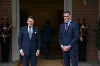 Italy's PM Giuseppe Conte (l) with Spain's Pedro Sánchez at La Moncloa, the seat of Spanish government, on Wednesday.