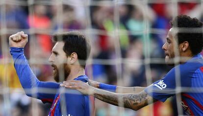 Messi celebra su gol de penalti ante el Villarreal.
