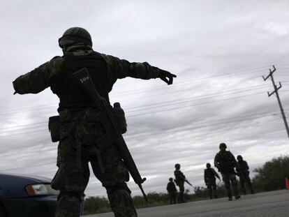 Un soldado en un retén en San Fernando, en Tamaulipas.