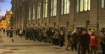 Colas en el Banco de España para comprar letras del Tesoro