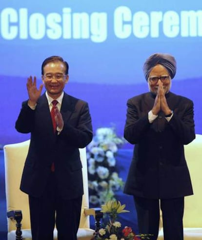 El primer ministro chino, Wen Jiabao, junto a su homólogo indio, Manmohan Singh hoy en Nueva Delhi