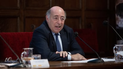 Juan Romo, interviene en una conferencia en la Universidad de Barcelona en 2022, cuando presidía CRUE.
