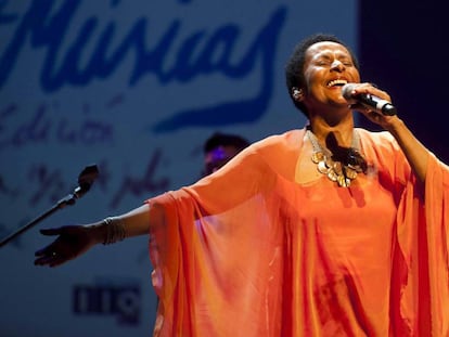 La cantante Susana Baca durante un concierto en Cartagena.